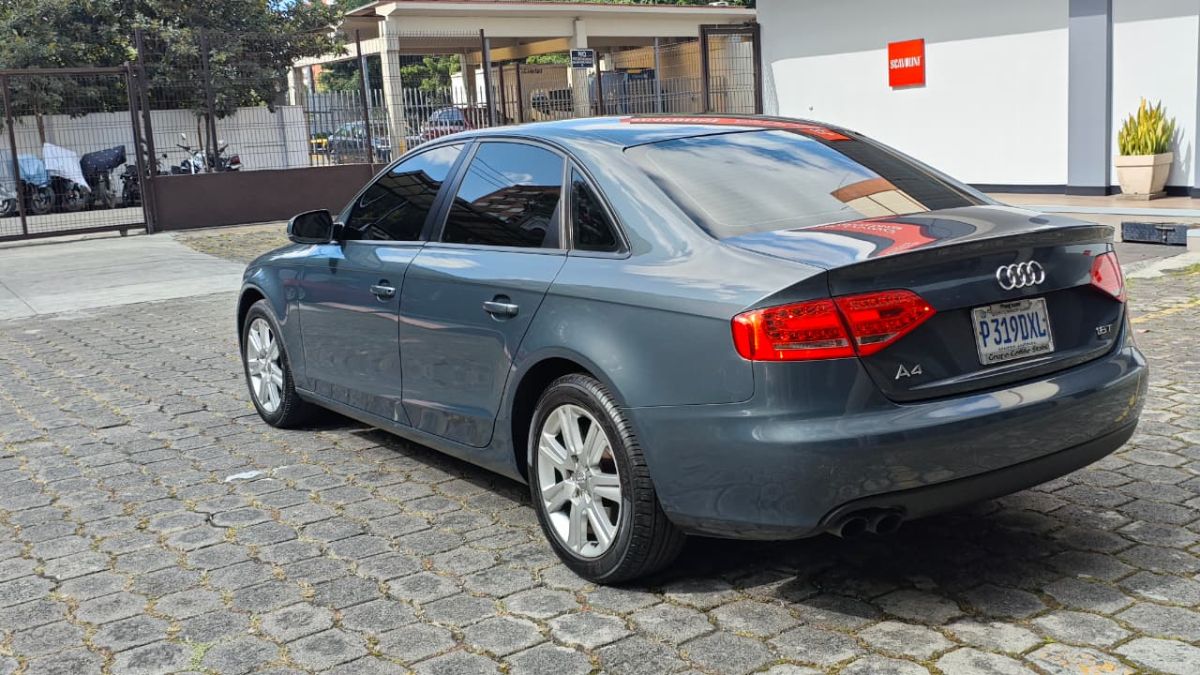 AUDI A4 - 2010                                        