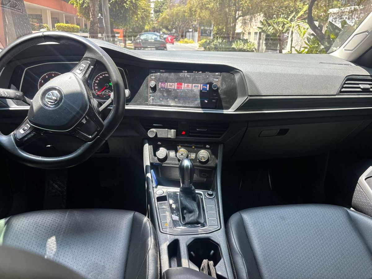 VOLKSWAGEN JETTA - 2019                                        