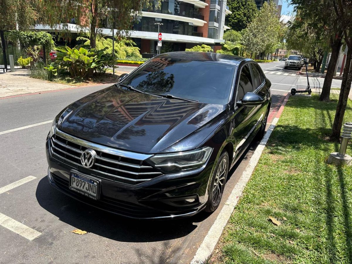 VOLKSWAGEN JETTA - 2019                                        