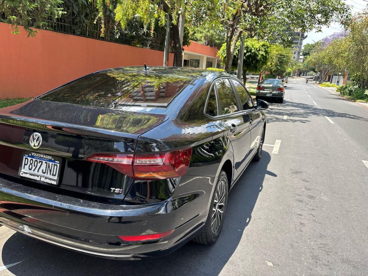 VOLKSWAGEN JETTA - 2019                                        