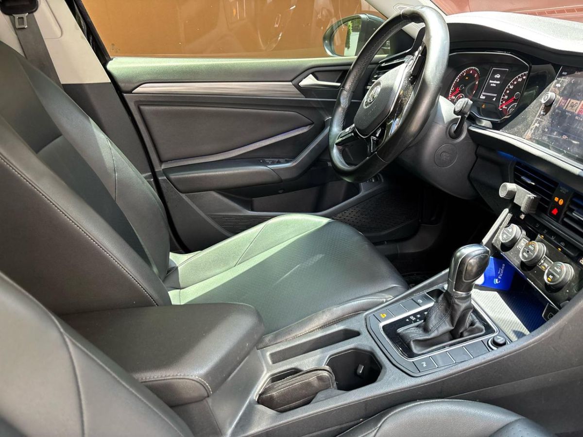 VOLKSWAGEN JETTA - 2019                                        