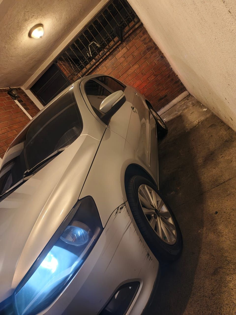 VOLKSWAGEN GOLF - 2015                                        