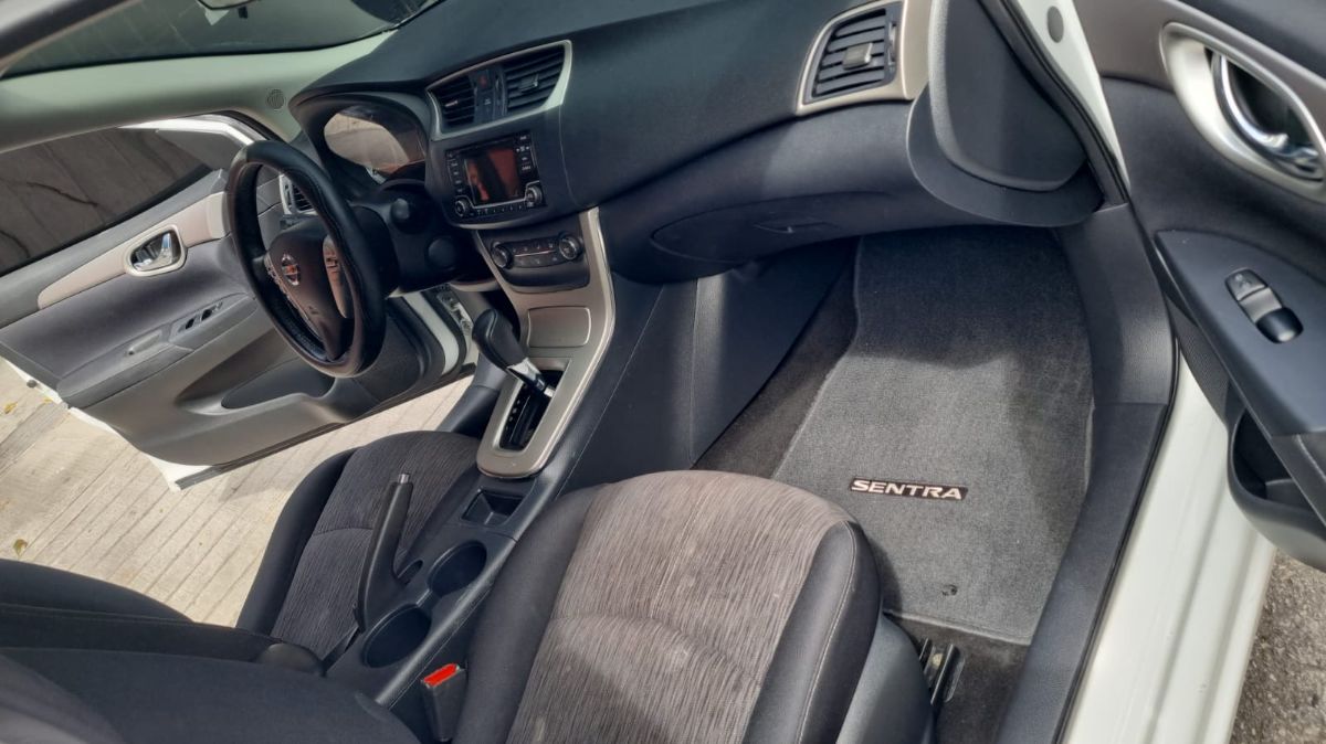 NISSAN SENTRA - 2015                                        