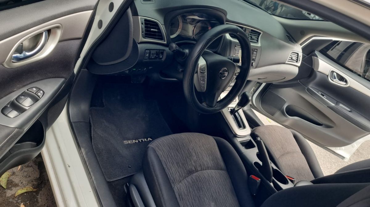 NISSAN SENTRA - 2015                                        