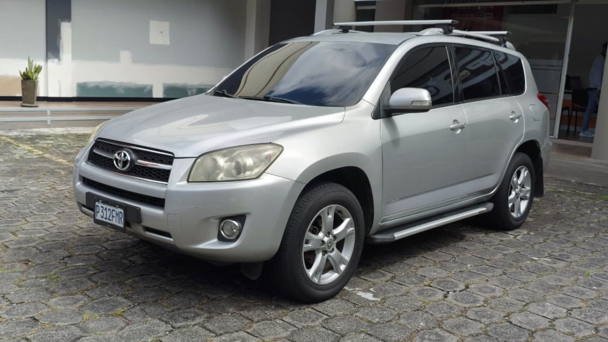 TOYOTA RAV-4 - 2013                                        