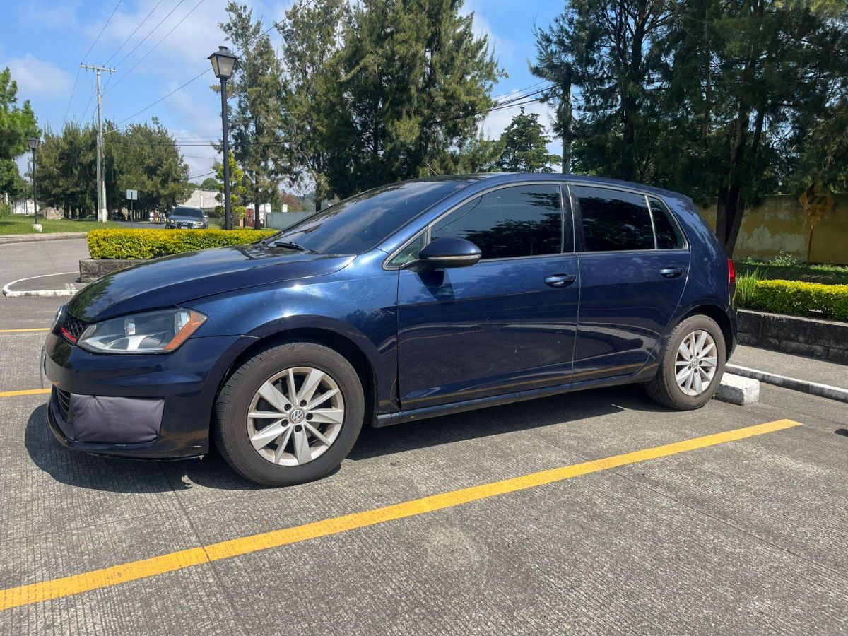 VOLKSWAGEN GOLF  - 2015                                        