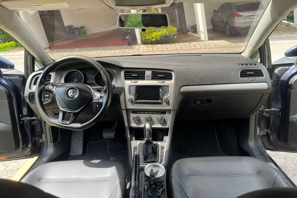 VOLKSWAGEN GOLF  - 2015                                        