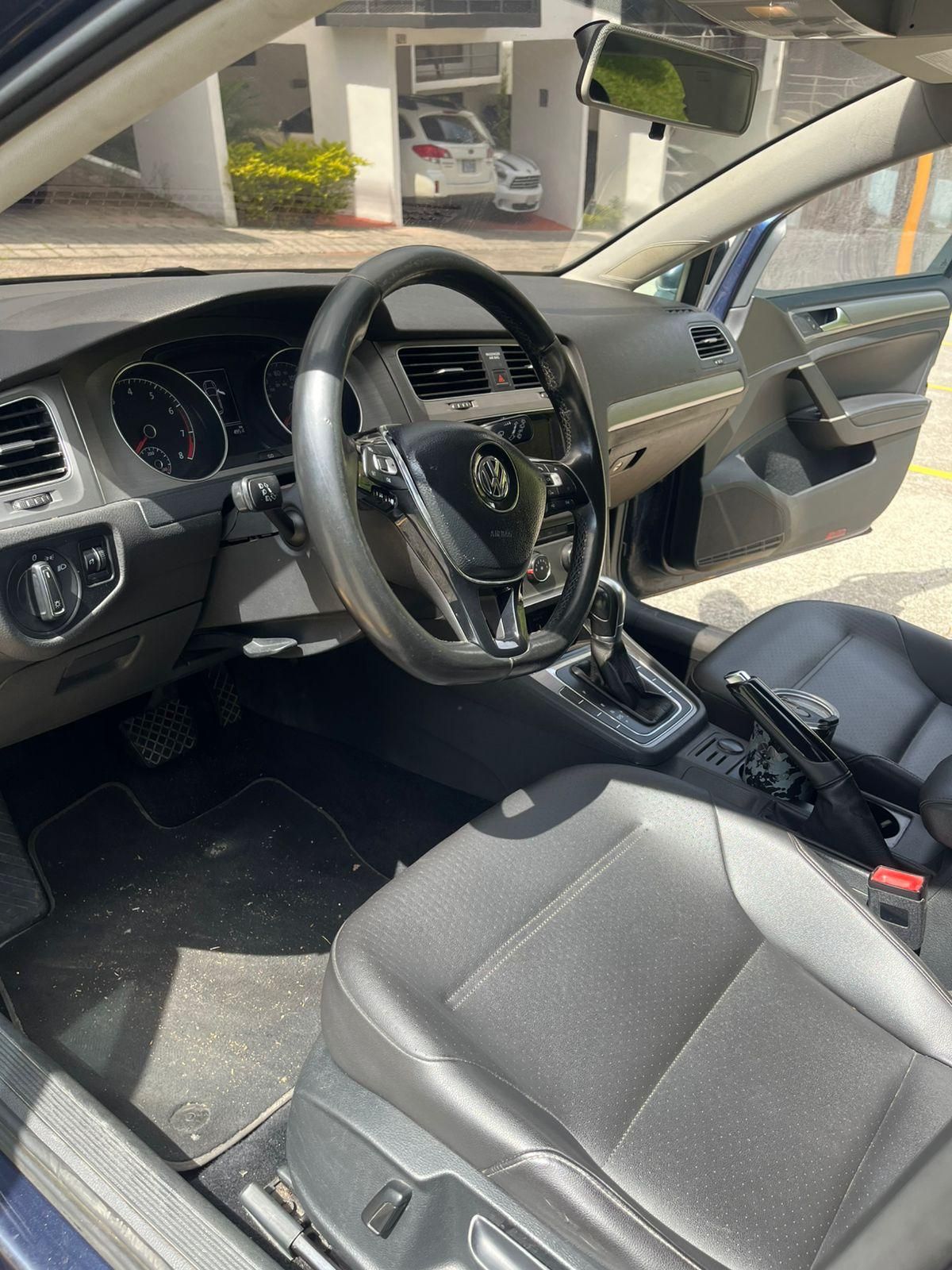 VOLKSWAGEN GOLF  - 2015                                        