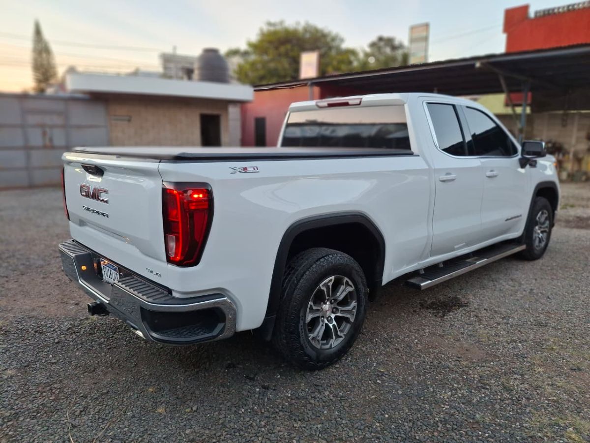GMC  SIERRA - 2023                                        