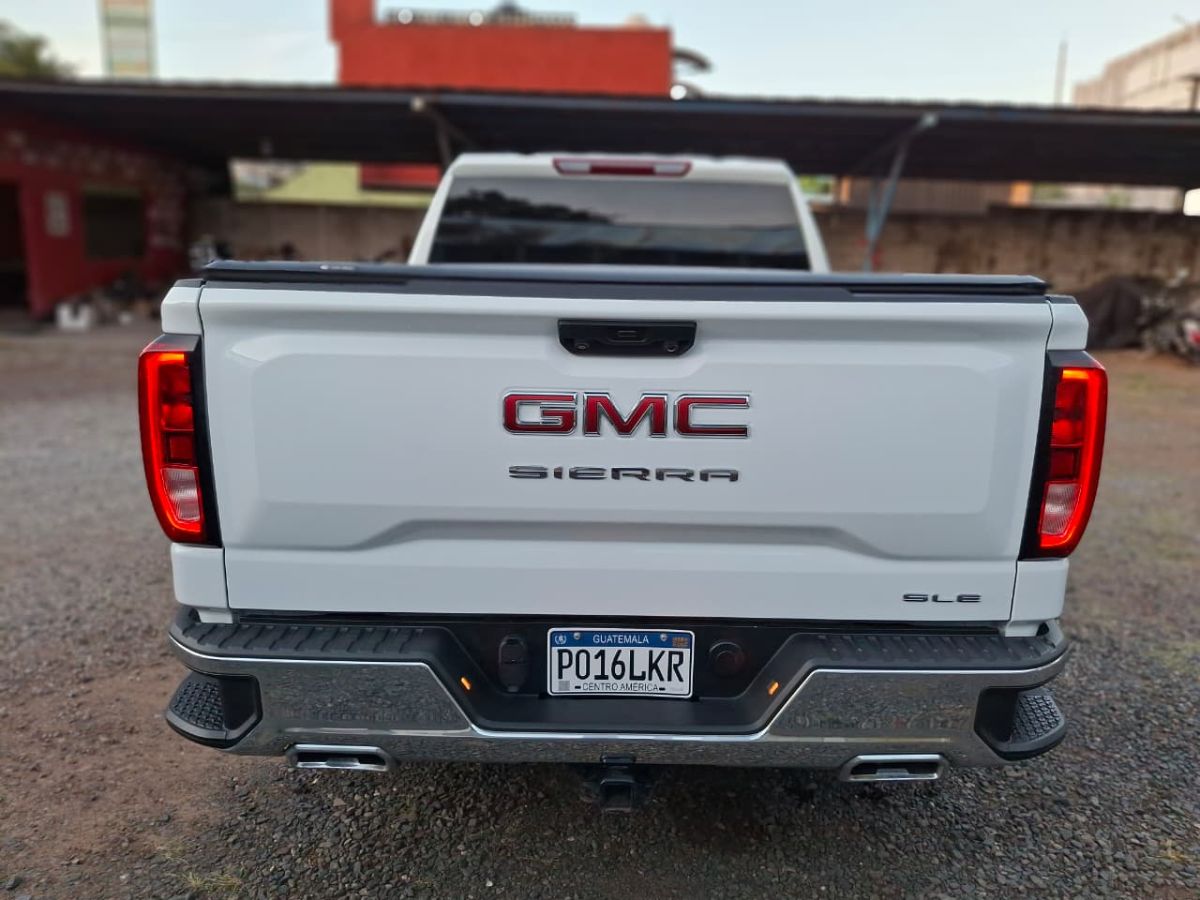 GMC  SIERRA - 2023                                        