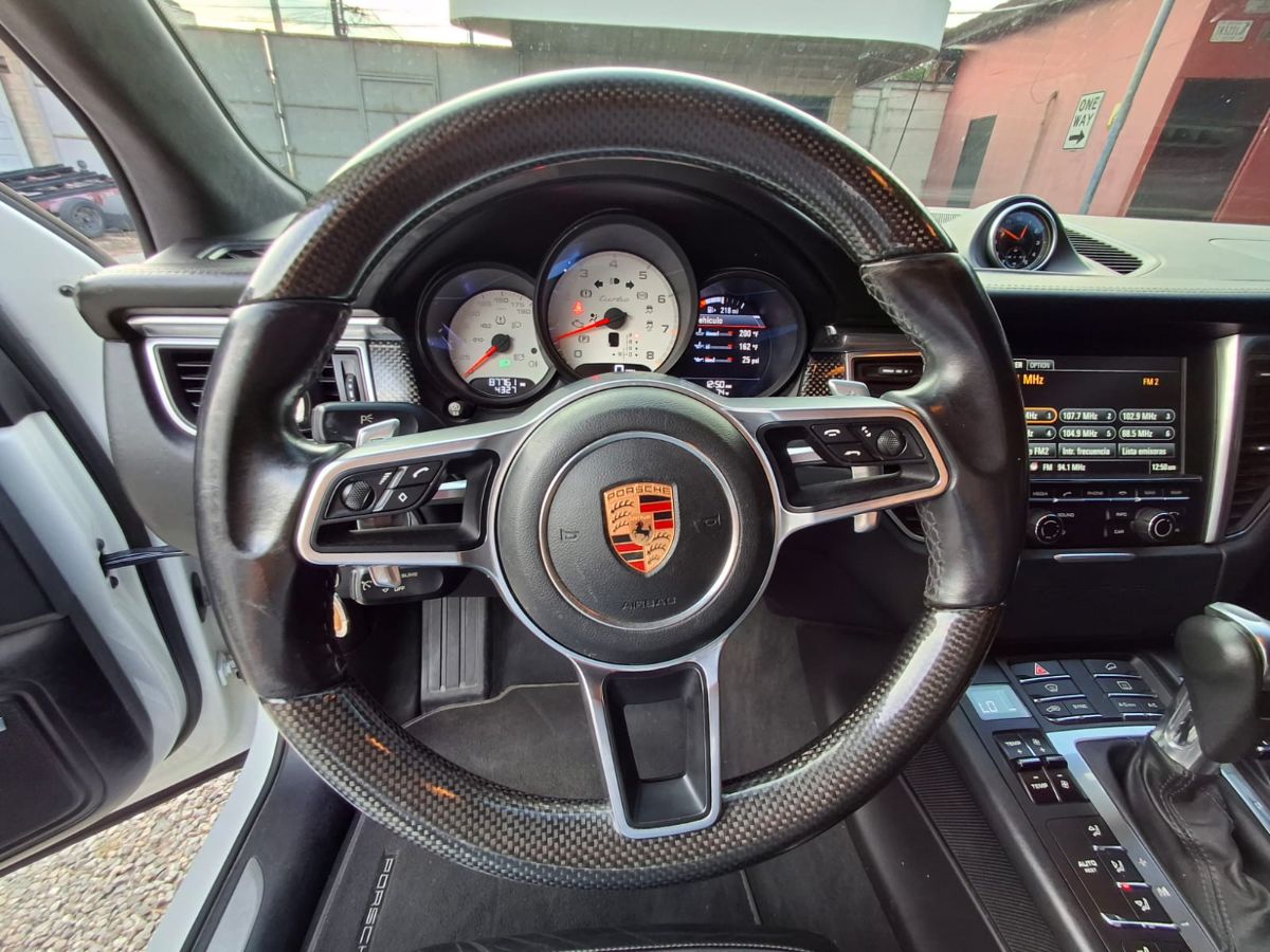 PORSCHE MACAN - 2015                                        