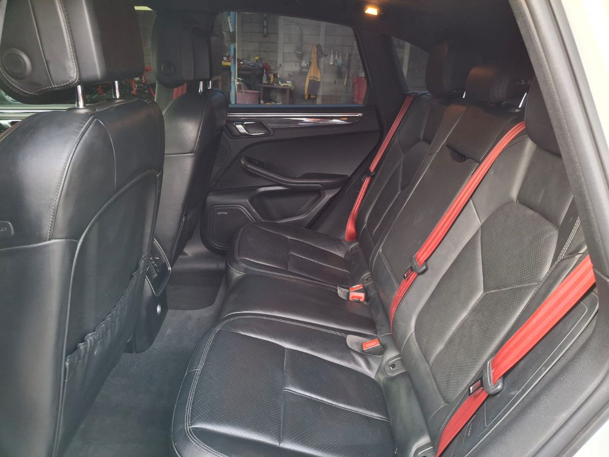 PORSCHE MACAN - 2015                                        