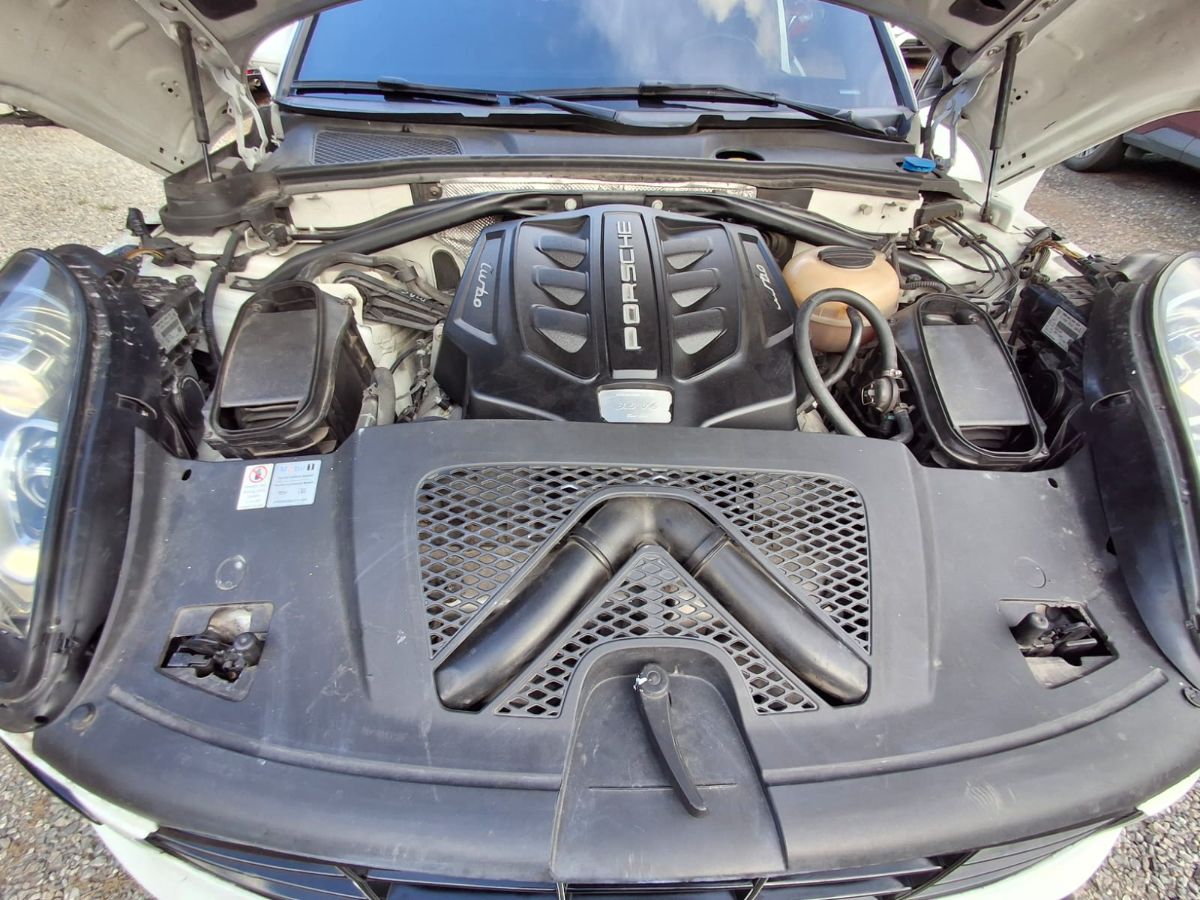 PORSCHE MACAN - 2015                                        