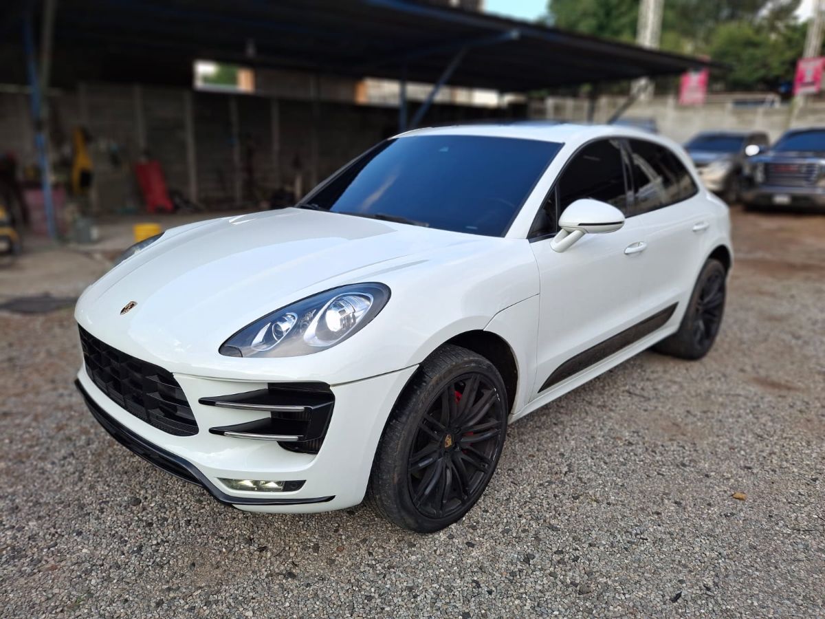 PORSCHE MACAN - 2015                                        