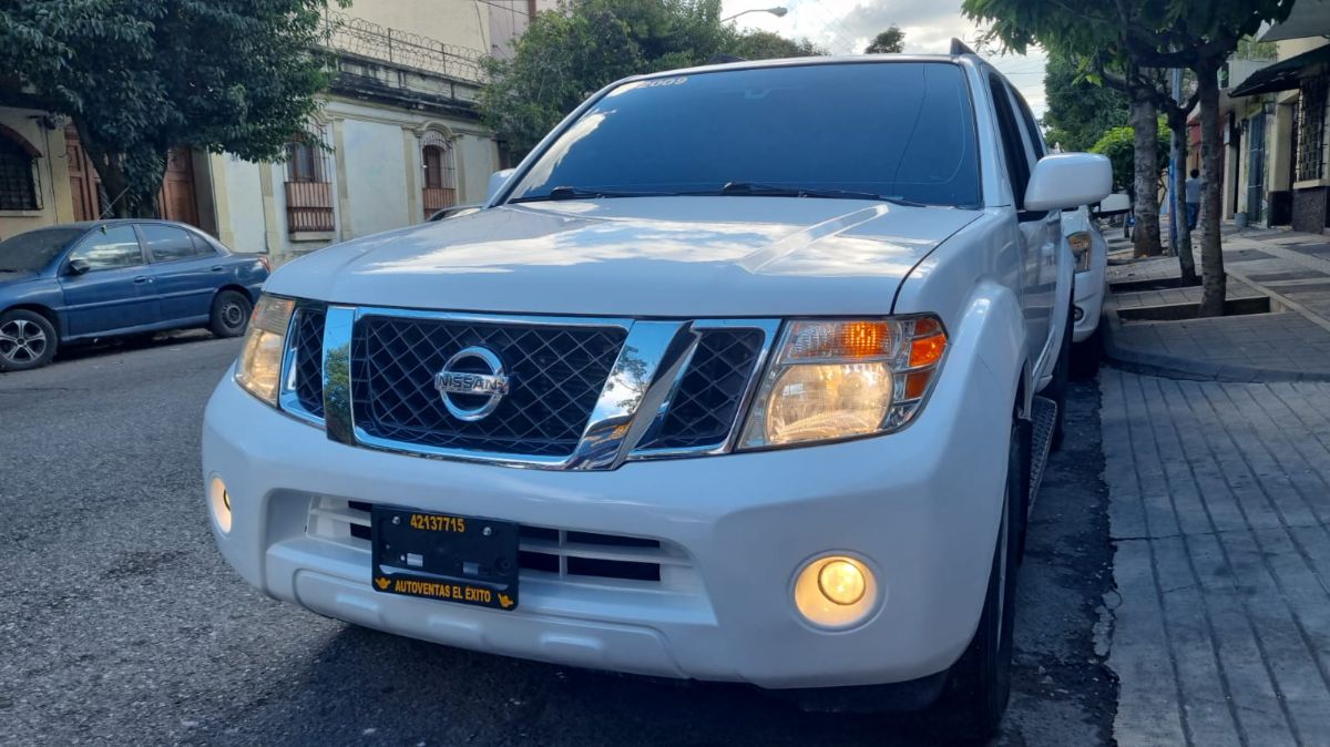 NISSAN PATHFINDER - 2009                                        