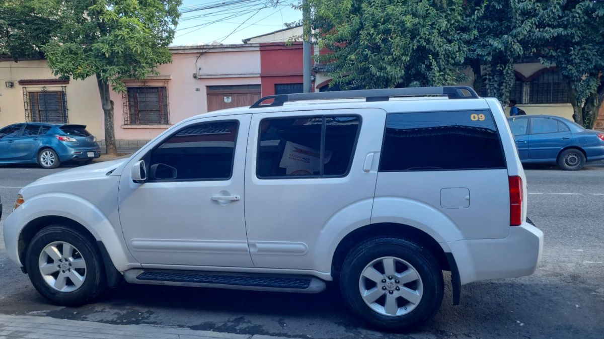 NISSAN PATHFINDER - 2009                                        