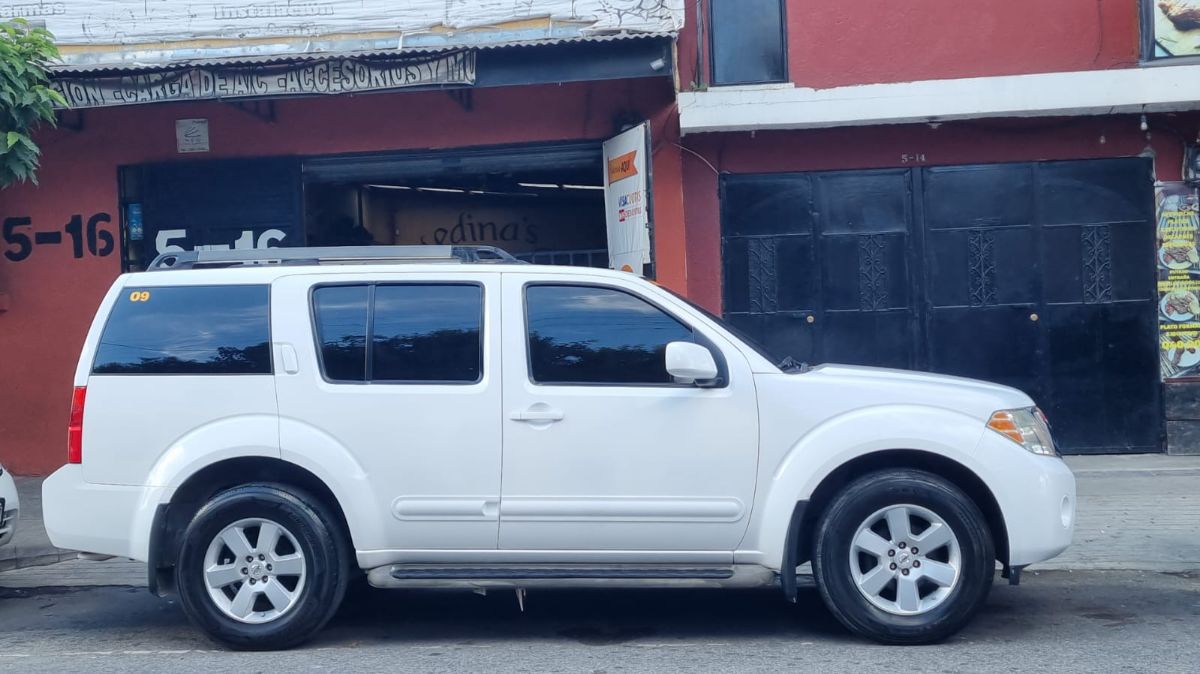 NISSAN PATHFINDER - 2009                                        