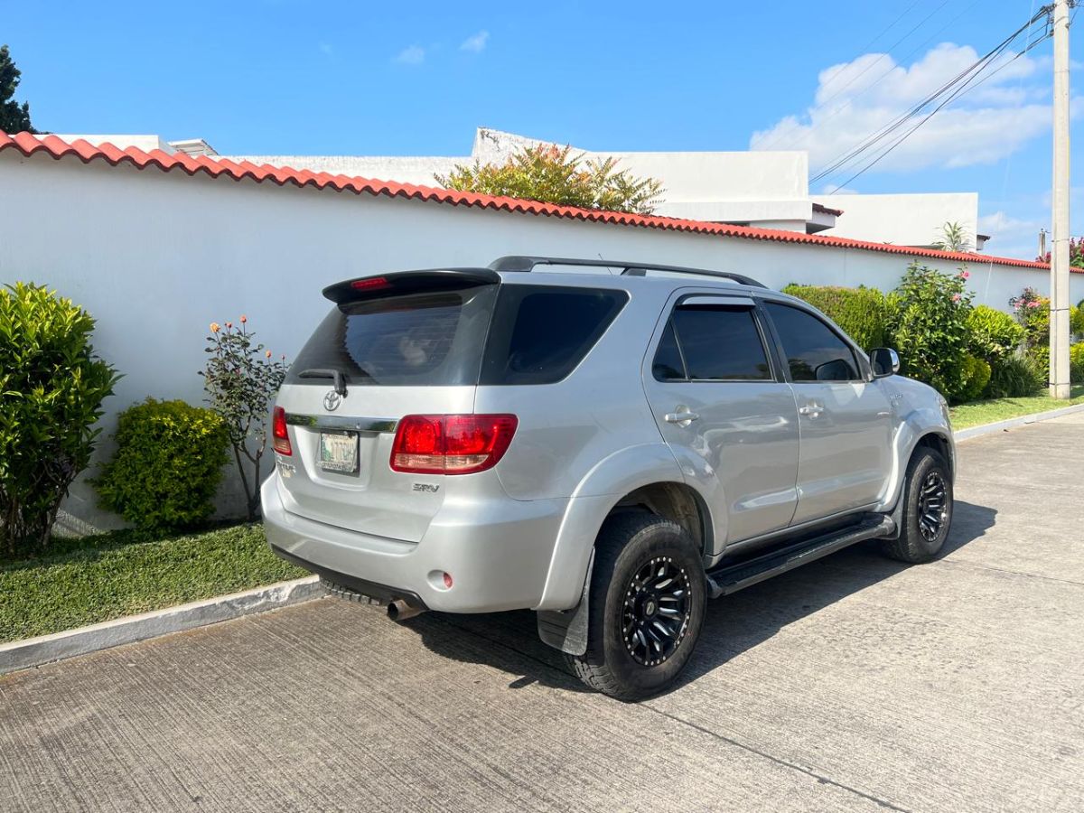 TOYOTA FORTUNER - 2008                                        