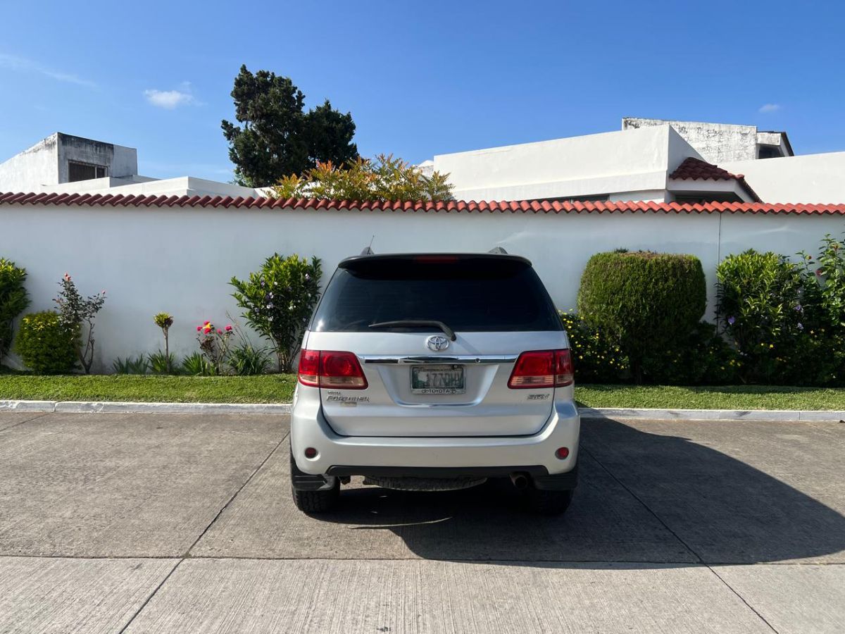 TOYOTA FORTUNER - 2008                                        