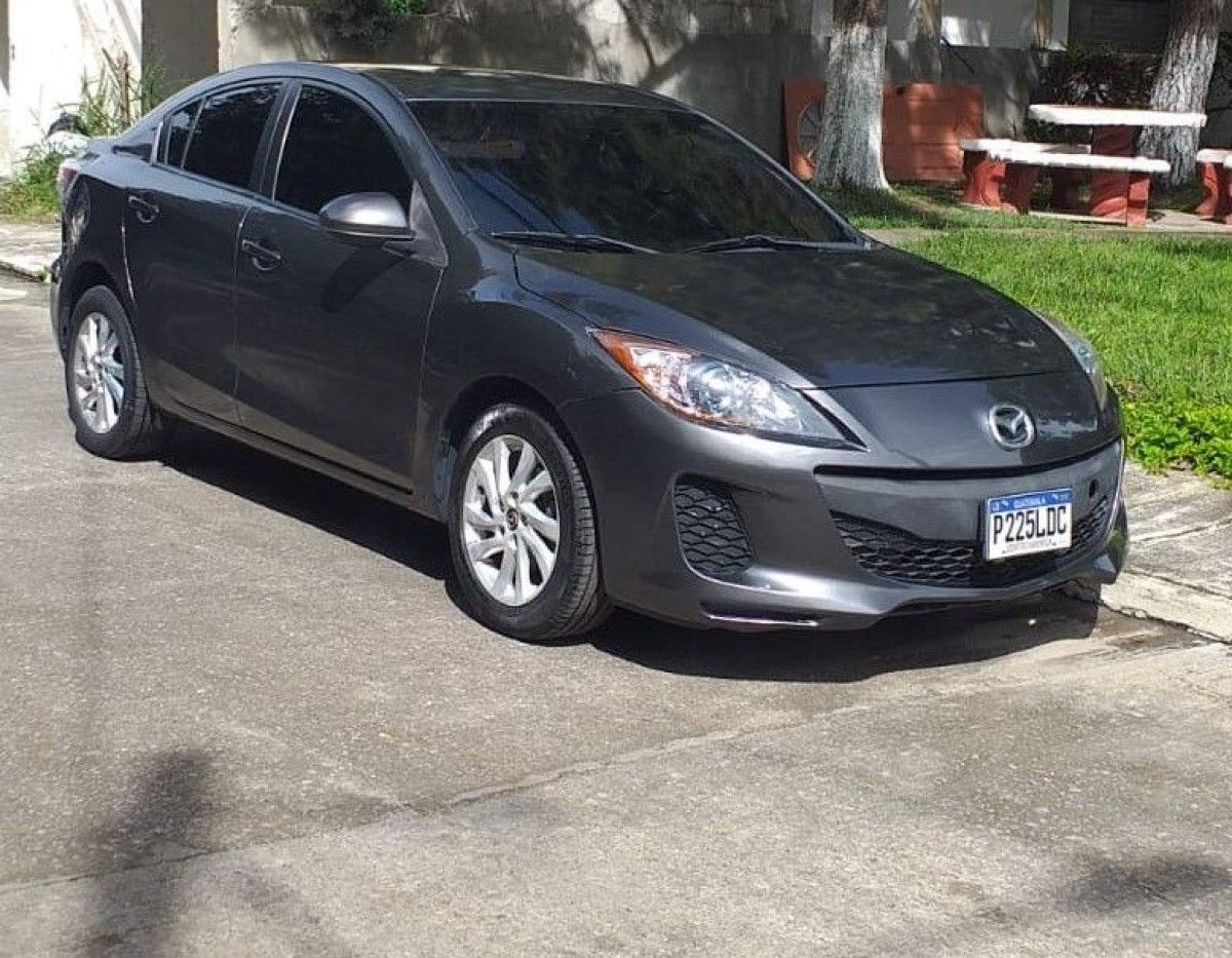 MAZDA 3 - 2013                                        