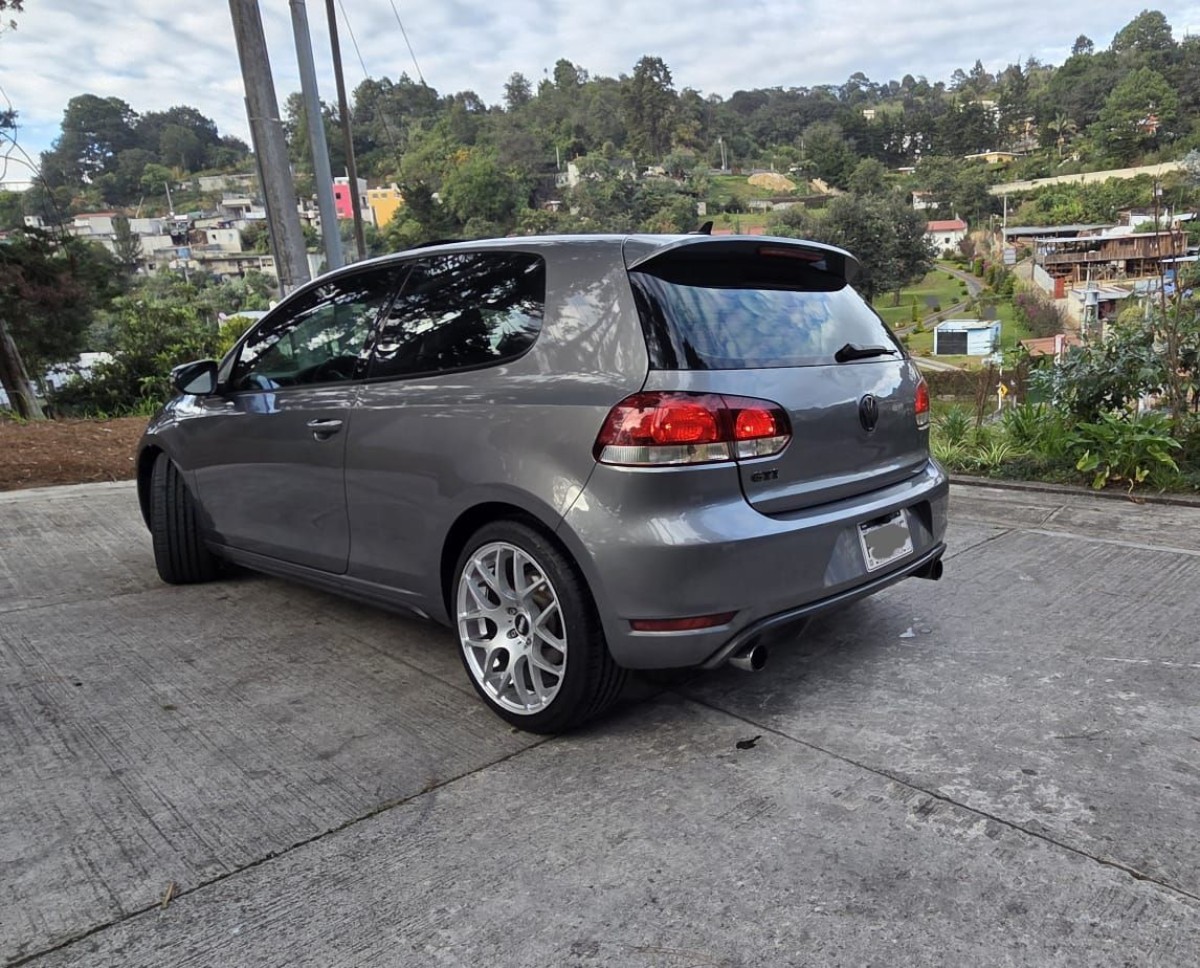 VOLKSWAGEN GOLF - 2013                                        