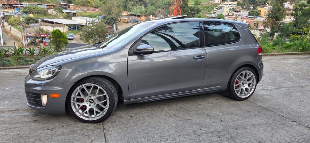 VOLKSWAGEN GOLF - 2013                                        