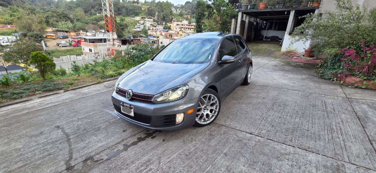 VOLKSWAGEN GOLF - 2013                                        