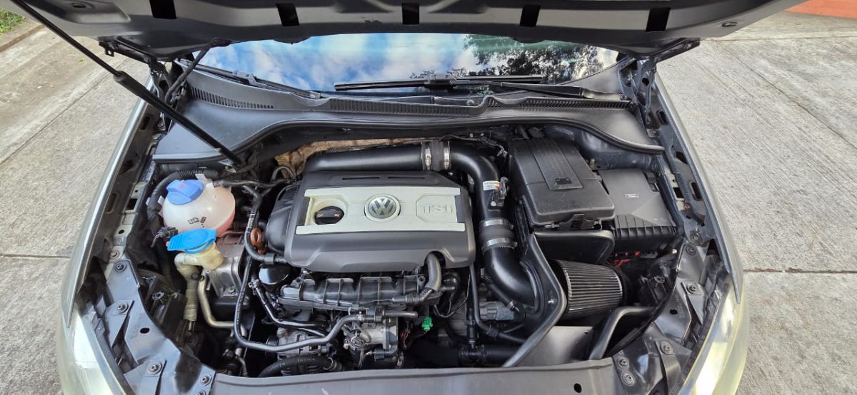 VOLKSWAGEN GOLF - 2013                                        