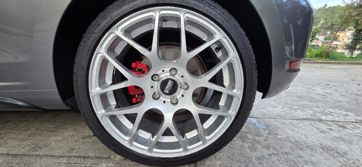 VOLKSWAGEN GOLF - 2013                                        