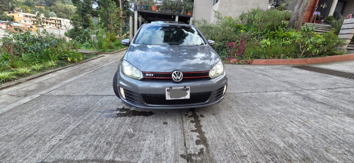 VOLKSWAGEN GOLF - 2013                                        