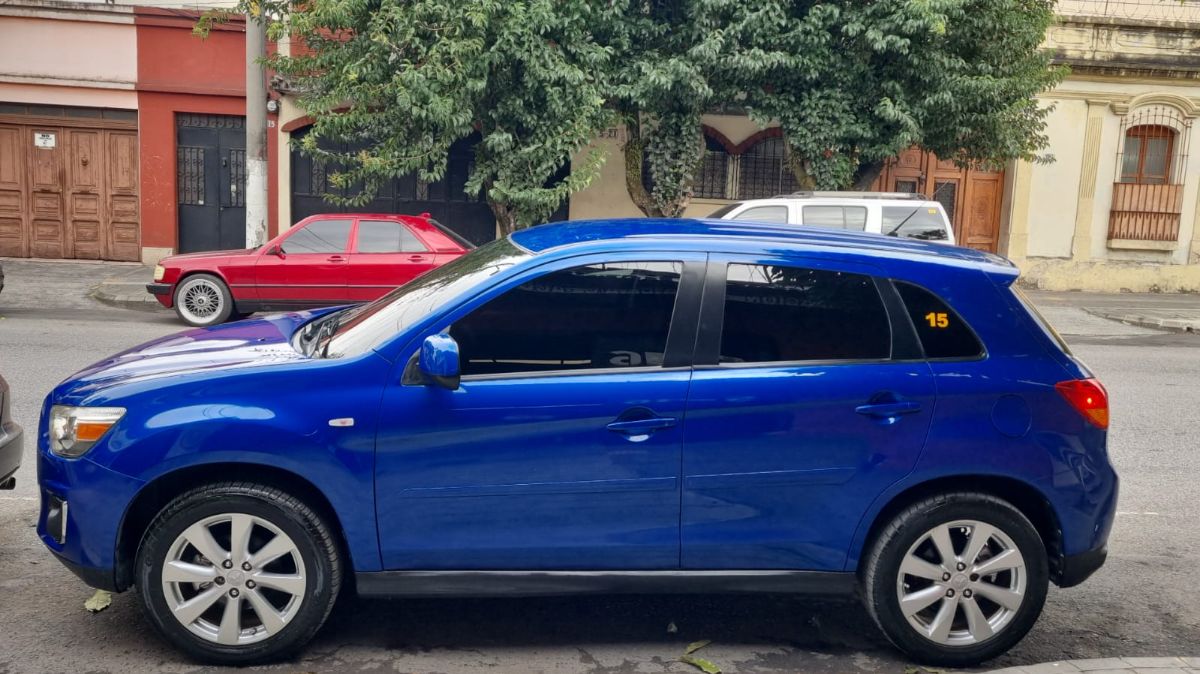 MITSUBISHI OUTLANDER SPORT - 2015                                        