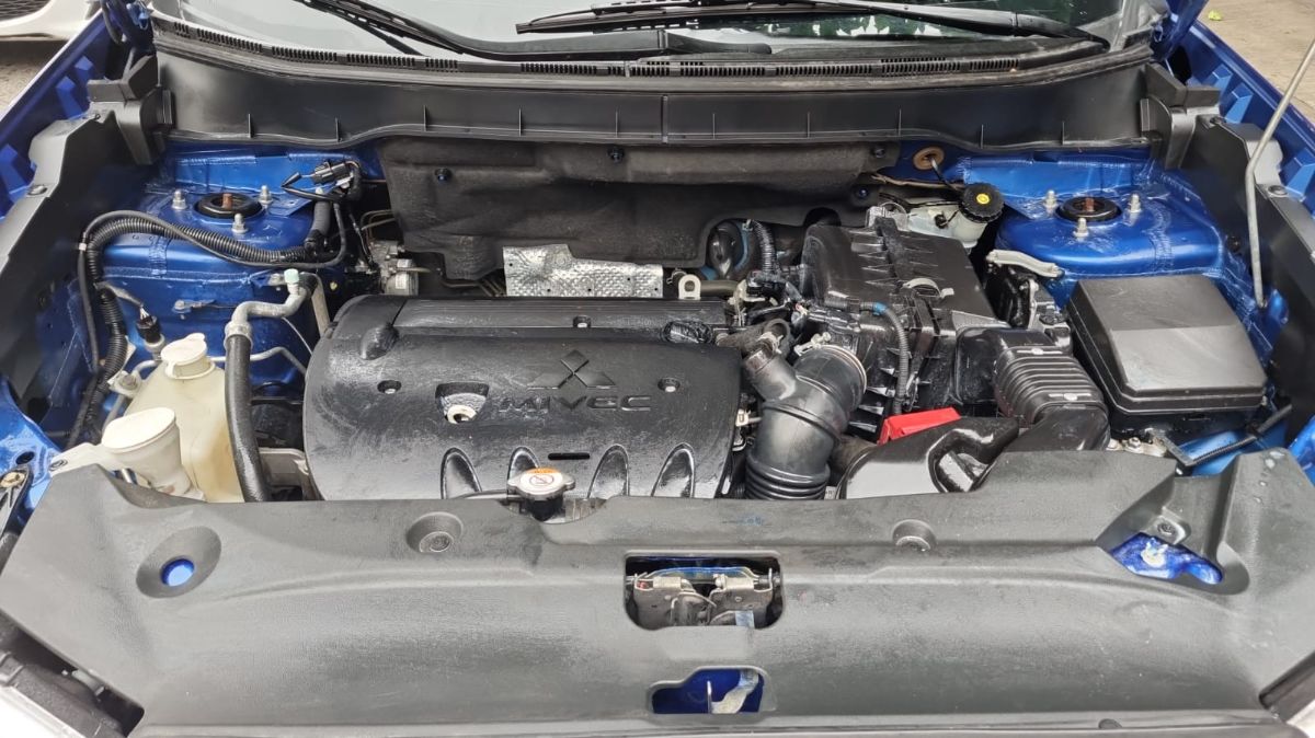 MITSUBISHI OUTLANDER SPORT - 2015                                        