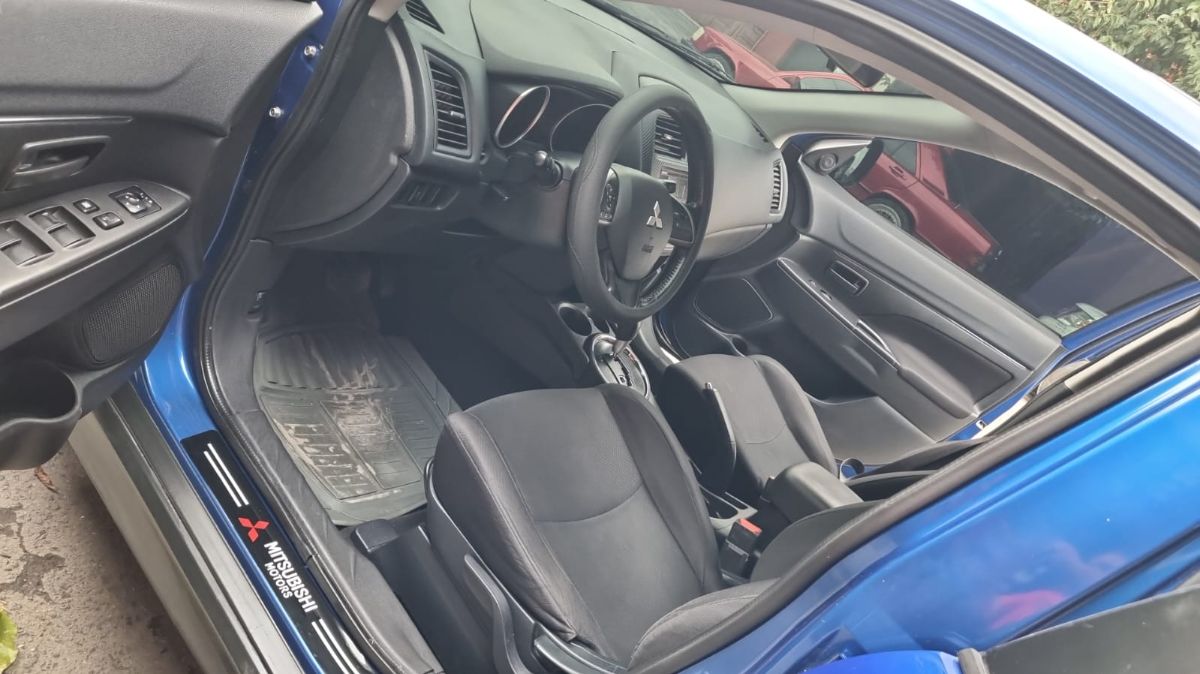 MITSUBISHI OUTLANDER SPORT - 2015                                        