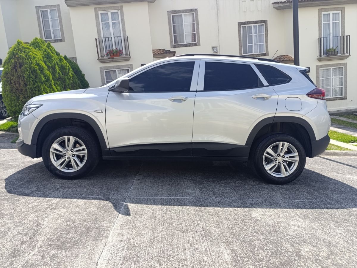 CHEVROLET TRACKER - 2023                                        