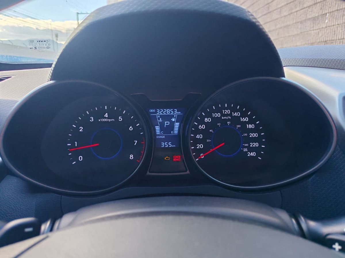 HYUNDAI VELOSTER - 2016                                        