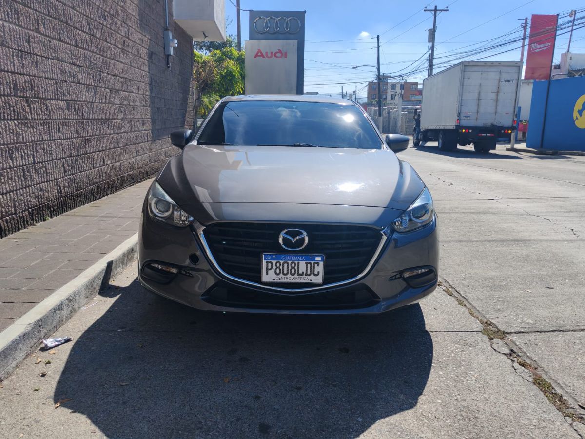 MAZDA 3 - 2018                                        