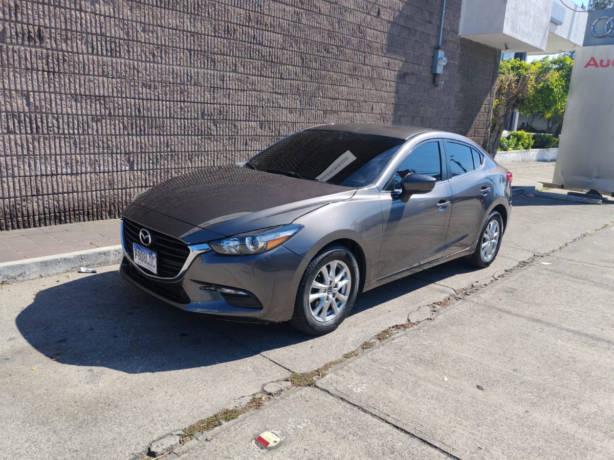 MAZDA 3 - 2018                                        