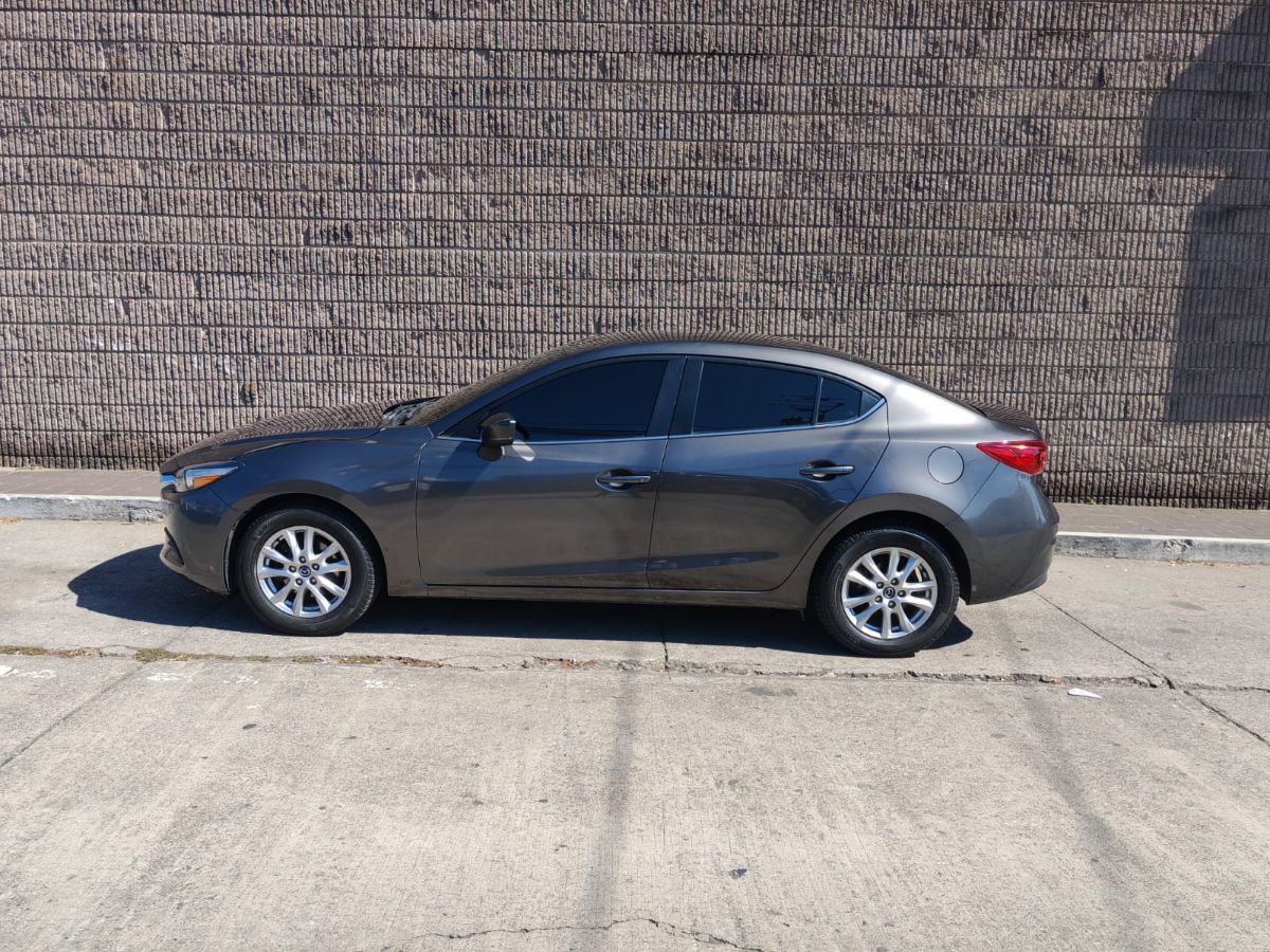 MAZDA 3 - 2018                                        