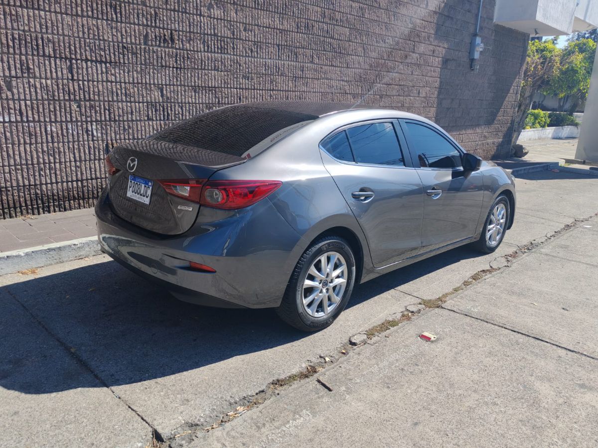 MAZDA 3 - 2018                                        