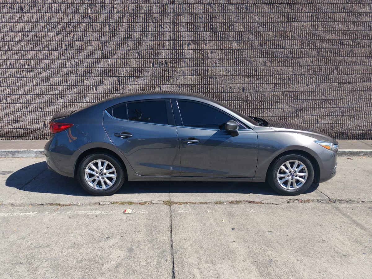 MAZDA 3 - 2018                                        