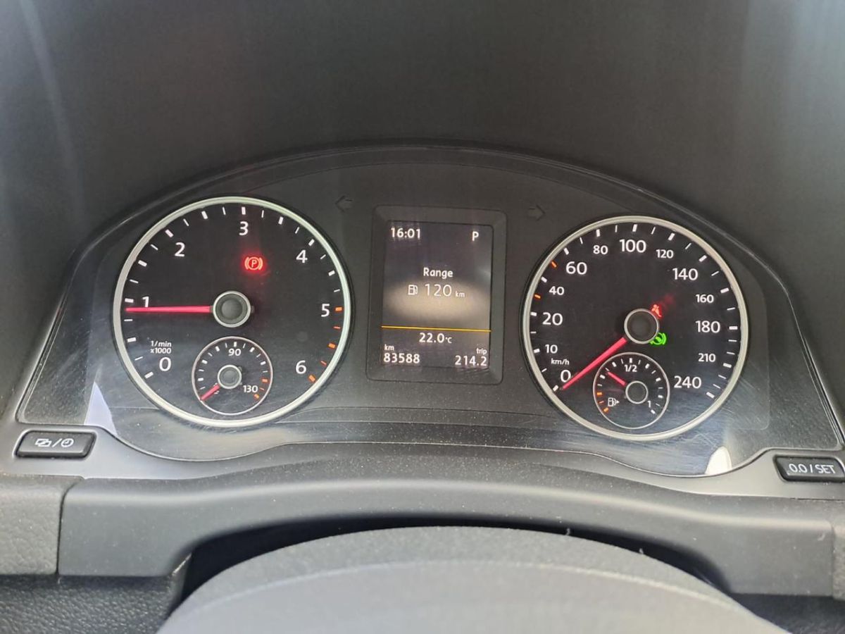 VOLKSWAGEN TIGUAN - 2016                                        