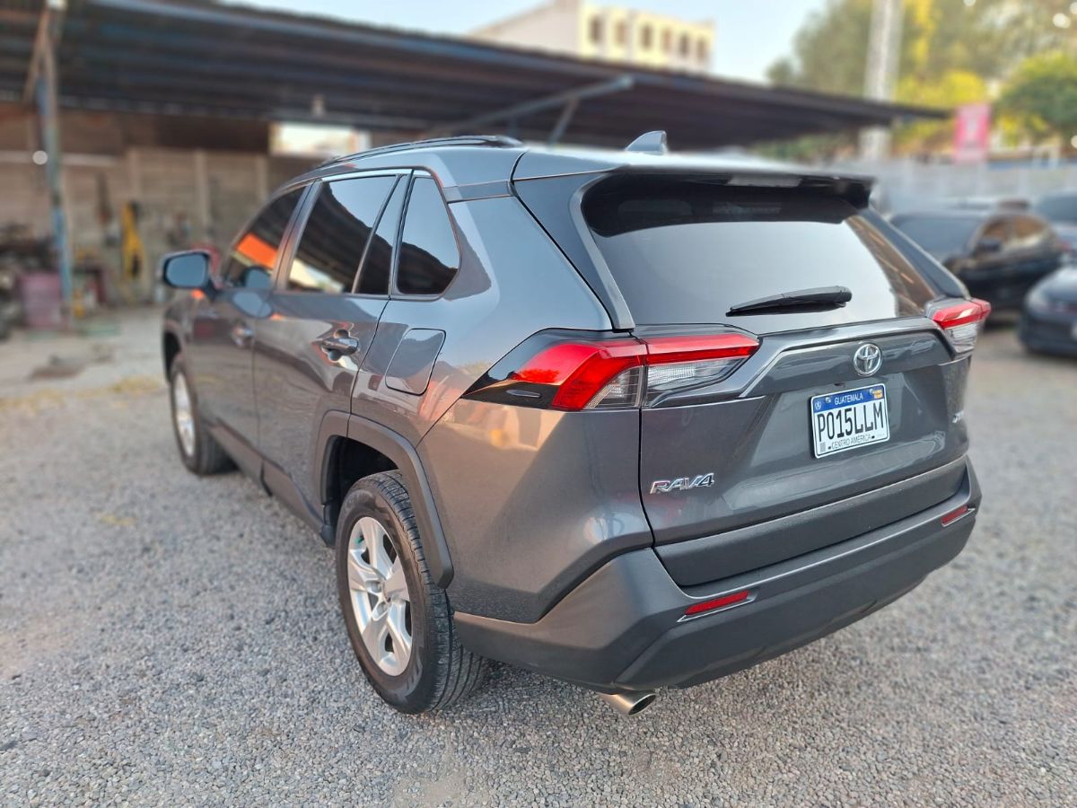 TOYOTA RAV-4 - 2021                                        