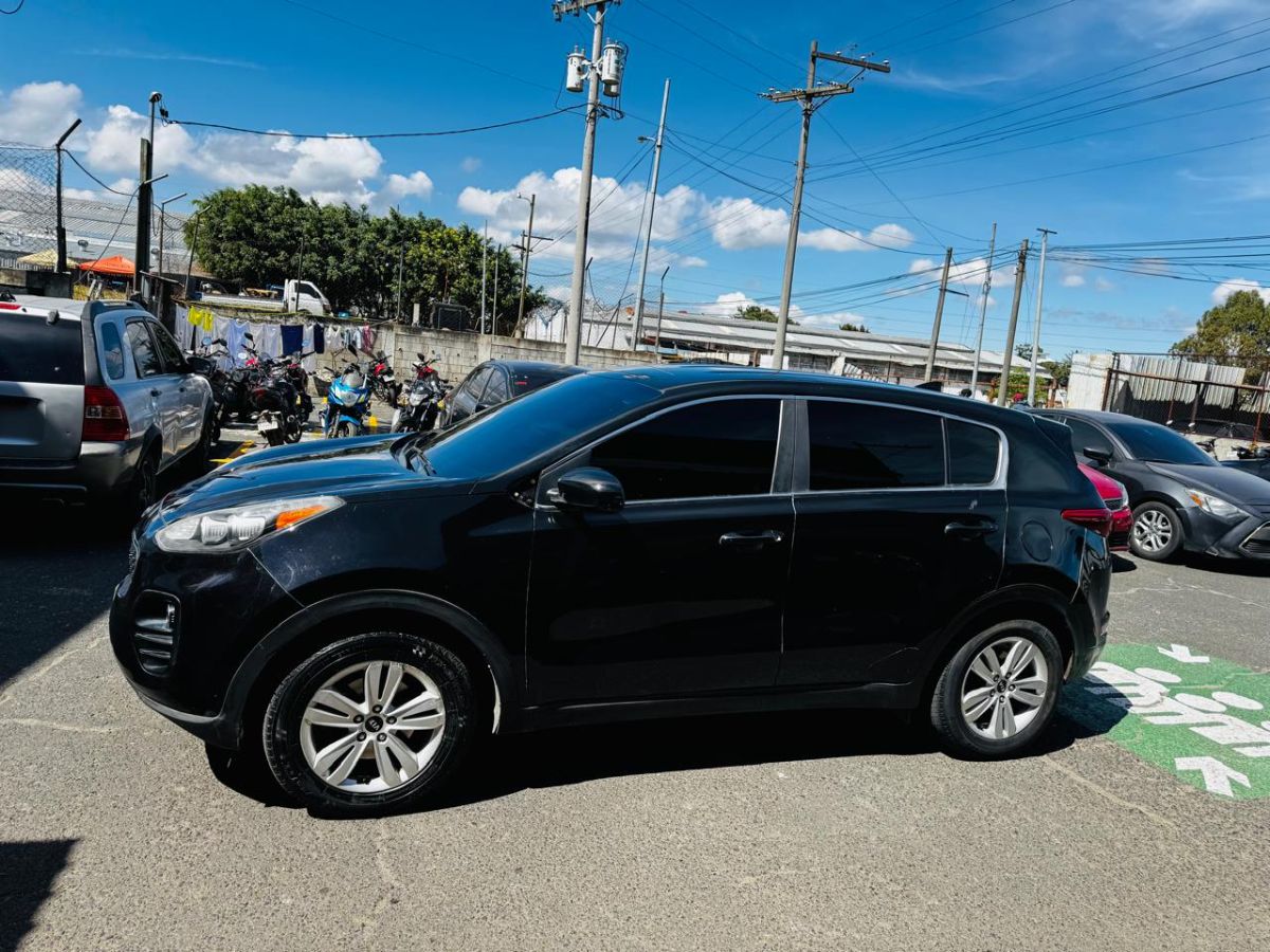 KIA SPORTAGE LX - 2018                                        