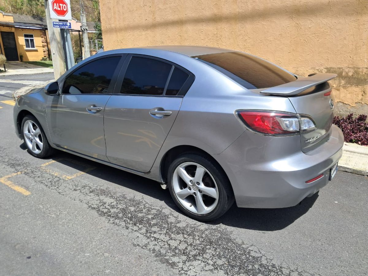 MAZDA 3 - 2013                                        
