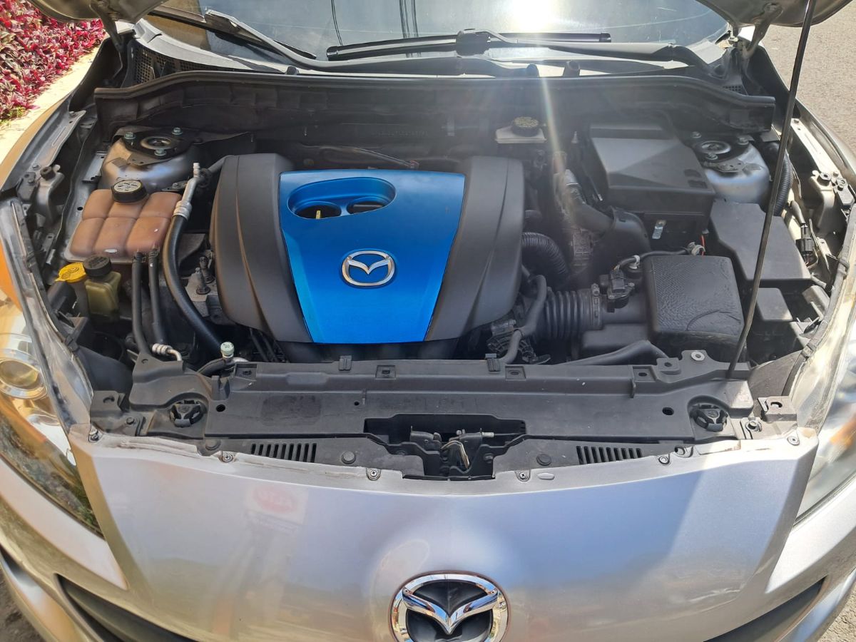 MAZDA 3 - 2013                                        