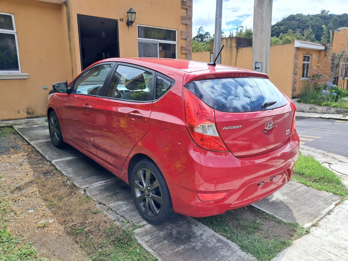 HYUNDAI ACCENT - 2015                                        