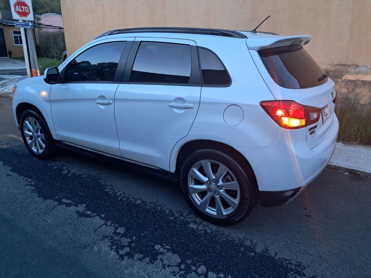 MITSUBISHI OUTLANDER SPORT - 2015                                        