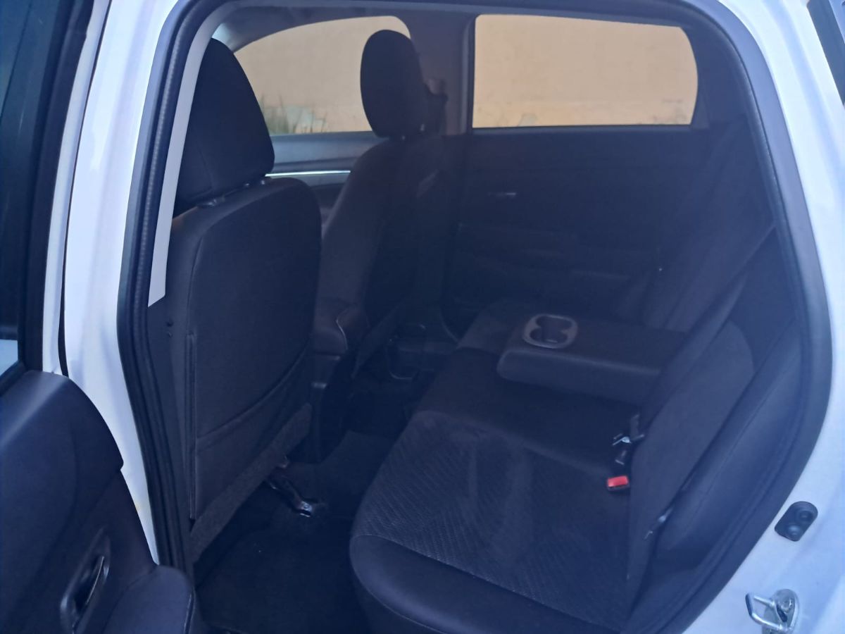 MITSUBISHI OUTLANDER SPORT - 2015                                        