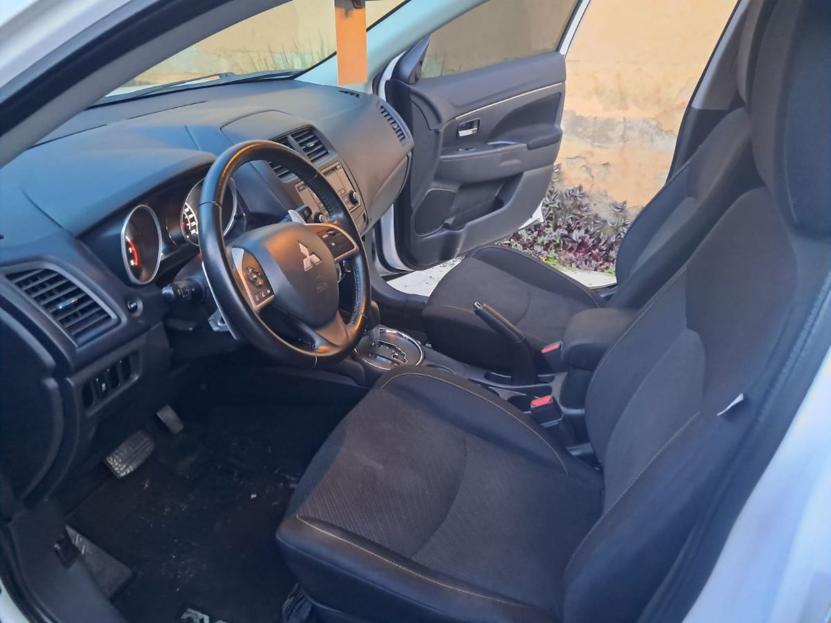 MITSUBISHI OUTLANDER SPORT - 2015                                        