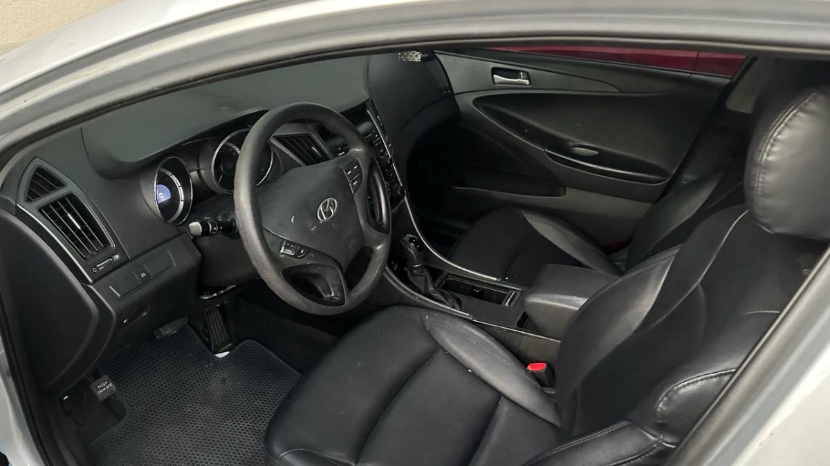 HYUNDAI SONATA - 2012                                        